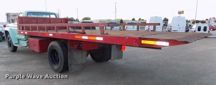 image for item DB8561 1977 Ford F600 rollback truck