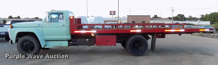 image for item DB8561 1977 Ford F600 rollback truck