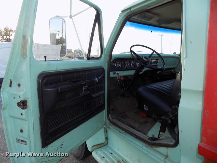 image for item DB8561 1977 Ford F600 rollback truck