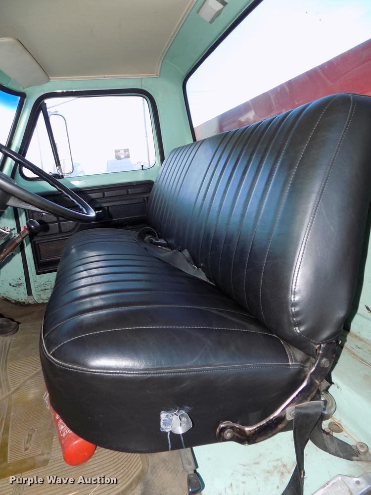 image for item DB8561 1977 Ford F600 rollback truck