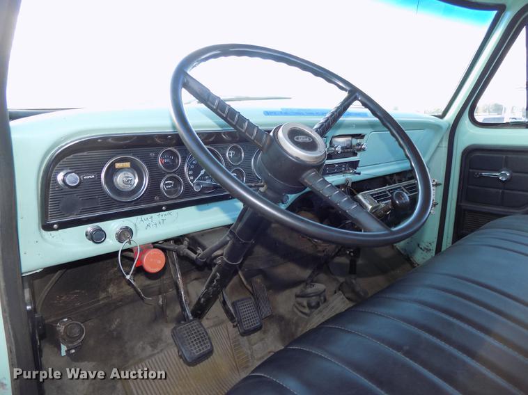 image for item DB8561 1977 Ford F600 rollback truck