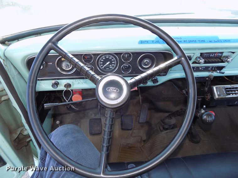 image for item DB8561 1977 Ford F600 rollback truck