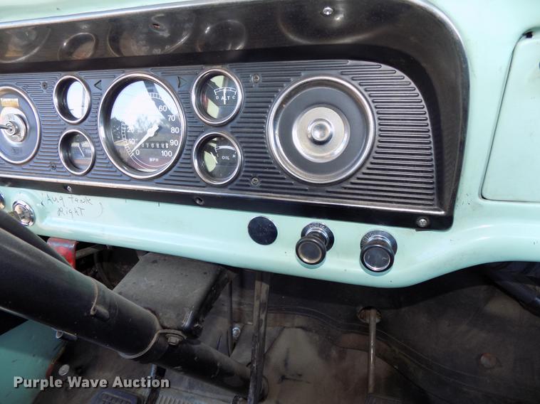 image for item DB8561 1977 Ford F600 rollback truck