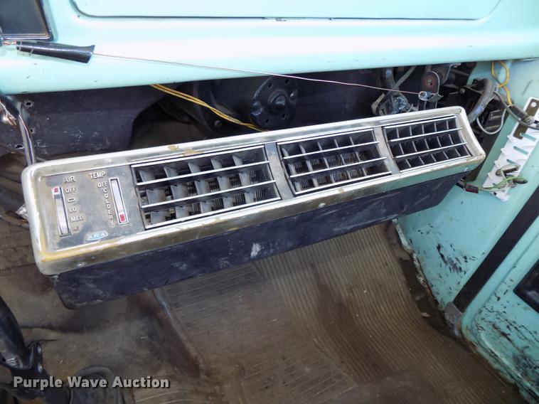 image for item DB8561 1977 Ford F600 rollback truck