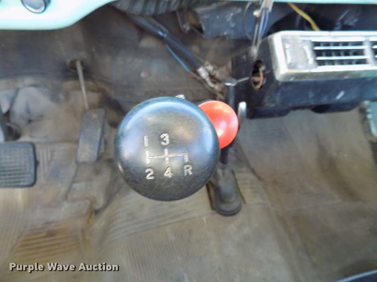 image for item DB8561 1977 Ford F600 rollback truck