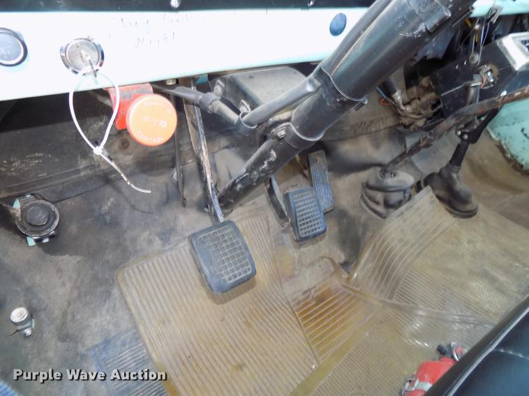 image for item DB8561 1977 Ford F600 rollback truck