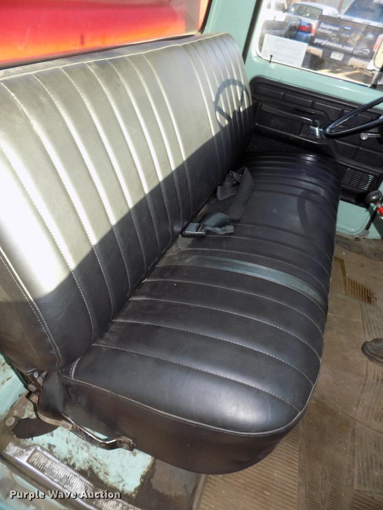 image for item DB8561 1977 Ford F600 rollback truck