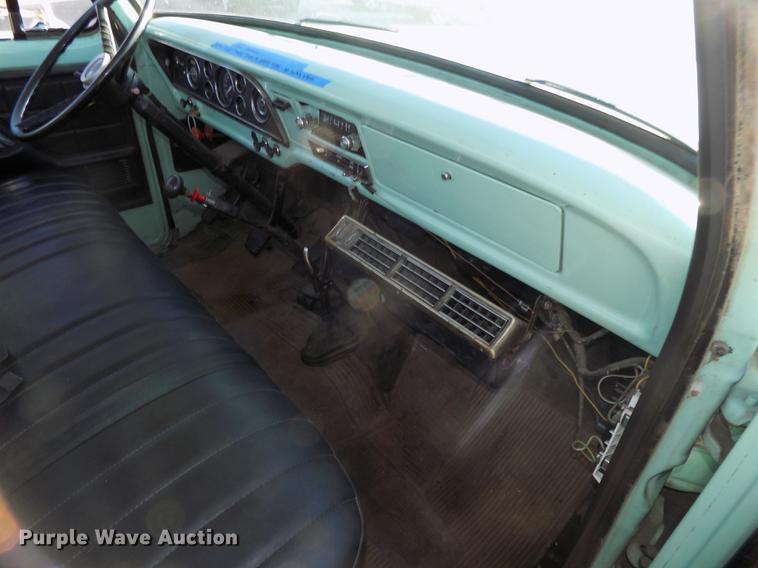 image for item DB8561 1977 Ford F600 rollback truck