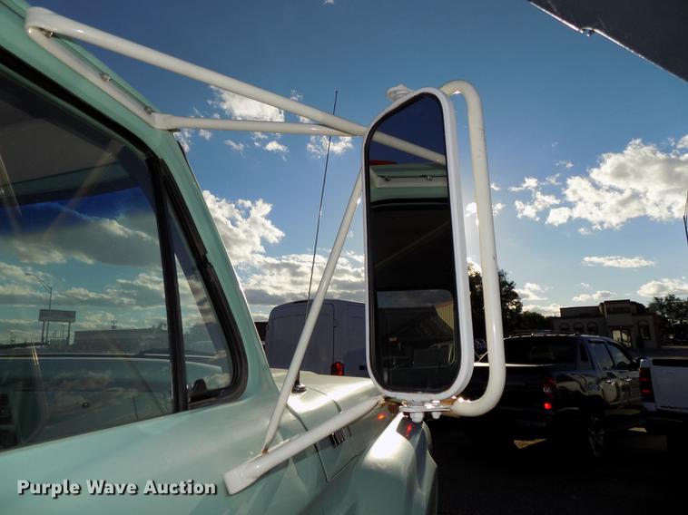 image for item DB8561 1977 Ford F600 rollback truck