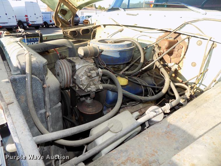 image for item DB8561 1977 Ford F600 rollback truck