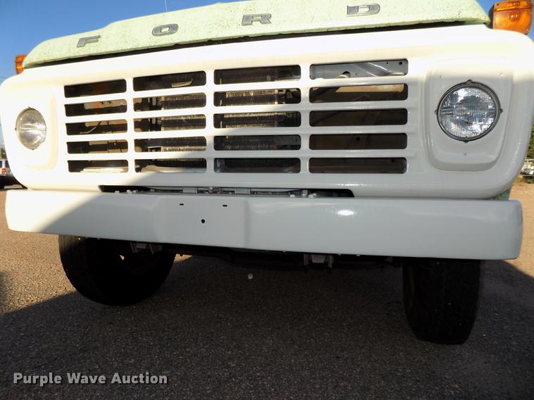 image for item DB8561 1977 Ford F600 rollback truck