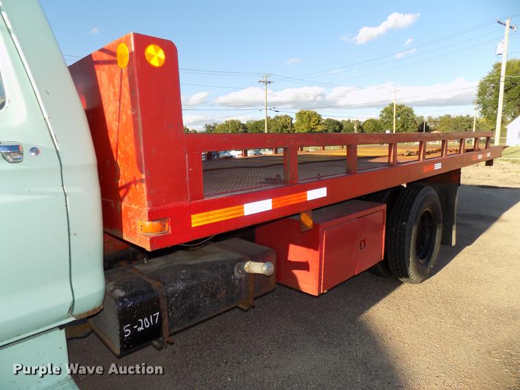image for item DB8561 1977 Ford F600 rollback truck