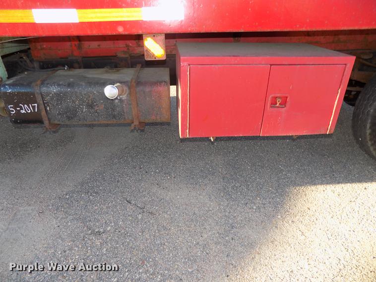 image for item DB8561 1977 Ford F600 rollback truck