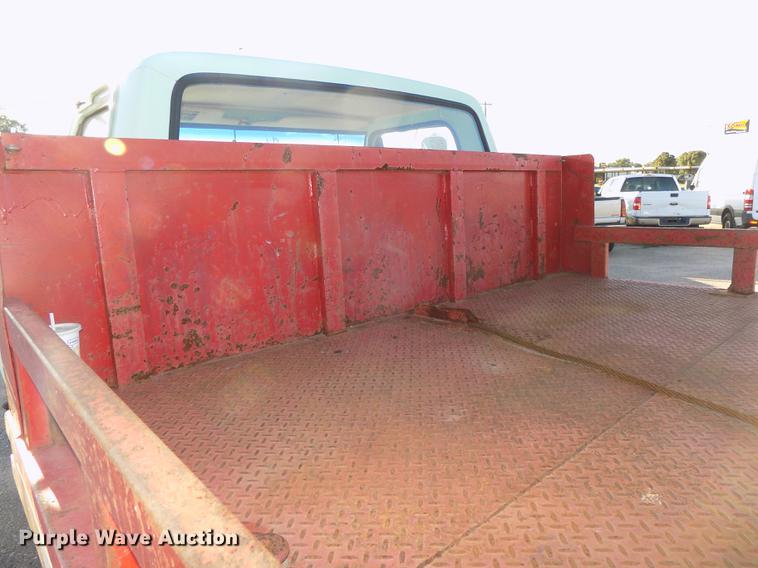 image for item DB8561 1977 Ford F600 rollback truck