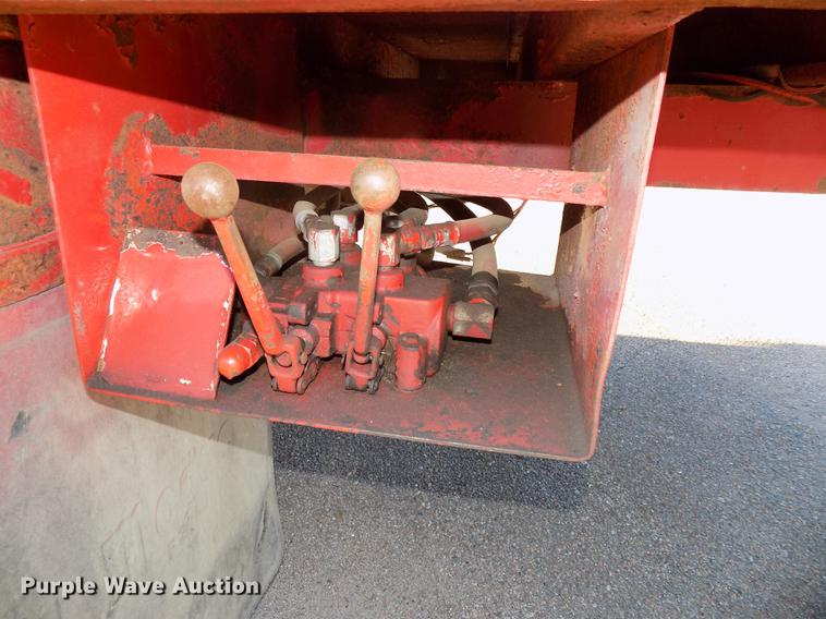 image for item DB8561 1977 Ford F600 rollback truck