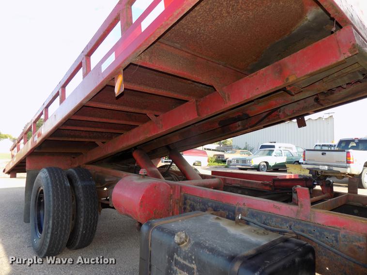 image for item DB8561 1977 Ford F600 rollback truck