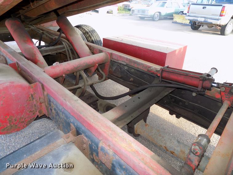 image for item DB8561 1977 Ford F600 rollback truck