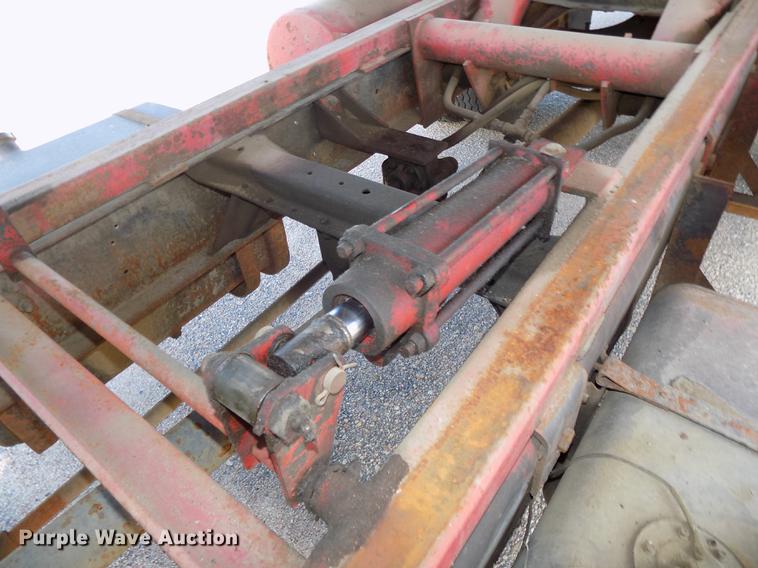 image for item DB8561 1977 Ford F600 rollback truck