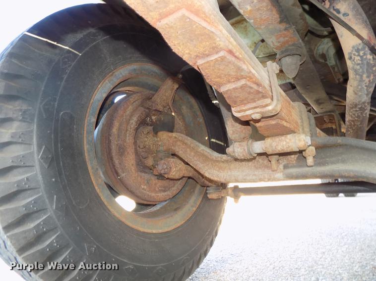 image for item DB8561 1977 Ford F600 rollback truck