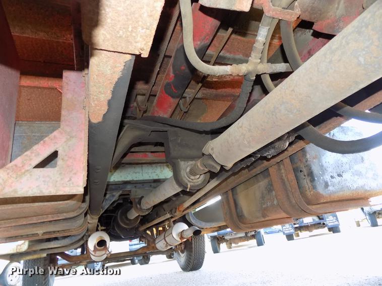 image for item DB8561 1977 Ford F600 rollback truck