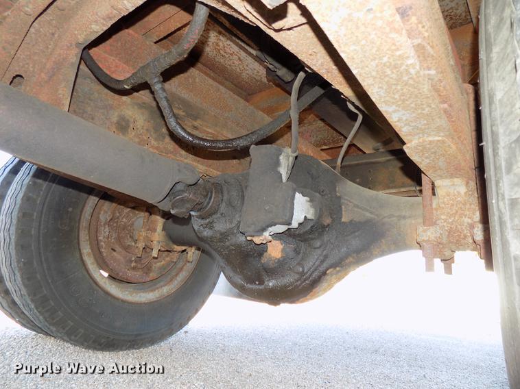 image for item DB8561 1977 Ford F600 rollback truck