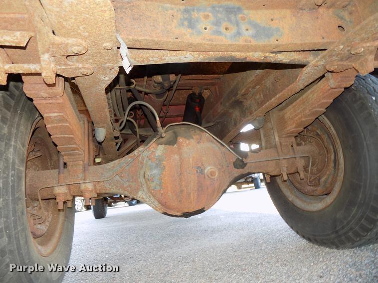 image for item DB8561 1977 Ford F600 rollback truck