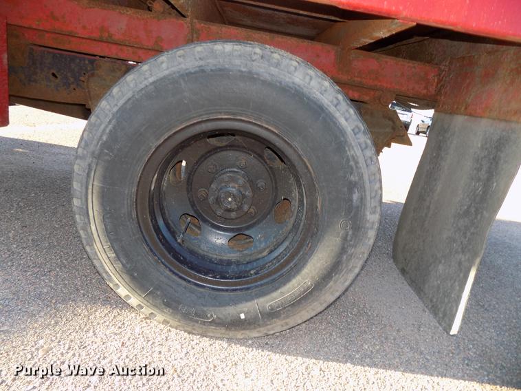 image for item DB8561 1977 Ford F600 rollback truck