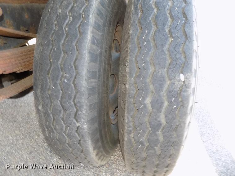 image for item DB8561 1977 Ford F600 rollback truck