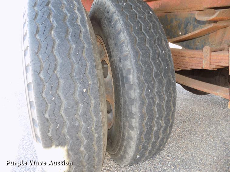 image for item DB8561 1977 Ford F600 rollback truck