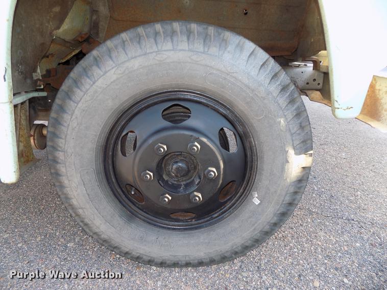 image for item DB8561 1977 Ford F600 rollback truck