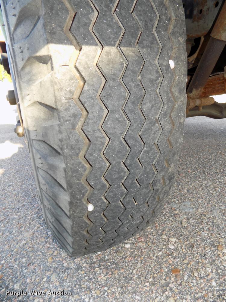 image for item DB8561 1977 Ford F600 rollback truck