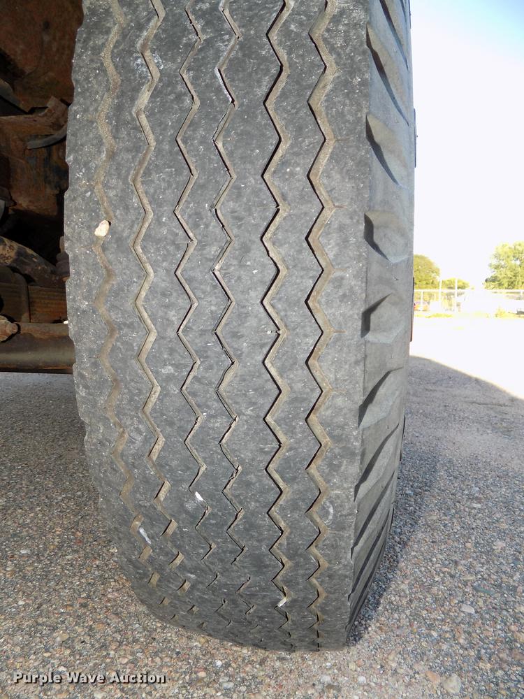 image for item DB8561 1977 Ford F600 rollback truck