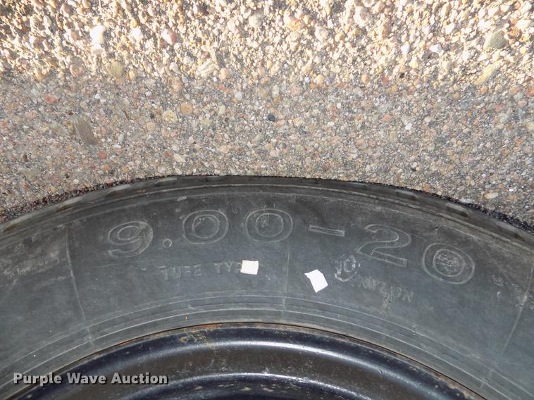 image for item DB8561 1977 Ford F600 rollback truck