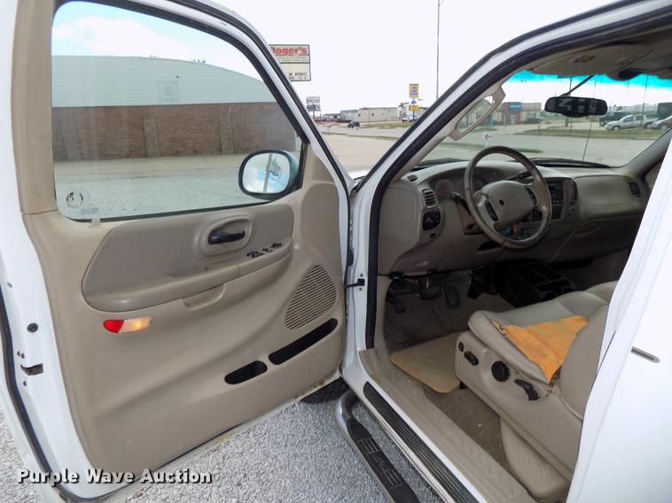 image for item DB8563 2002 Ford F150 SuperCab pickup truck