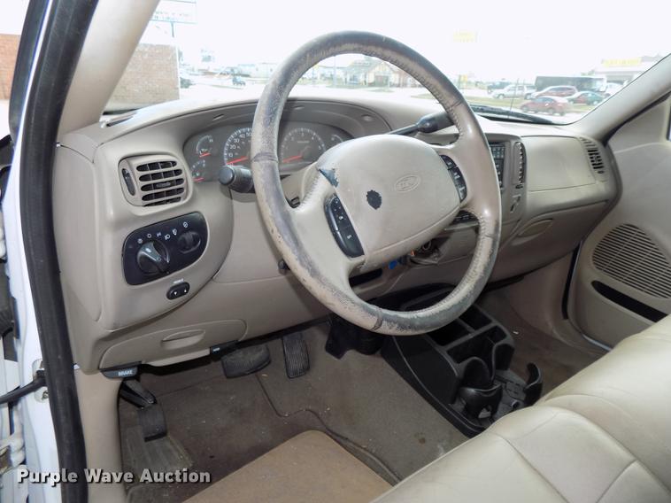 image for item DB8563 2002 Ford F150 SuperCab pickup truck