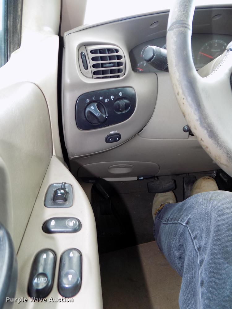 image for item DB8563 2002 Ford F150 SuperCab pickup truck