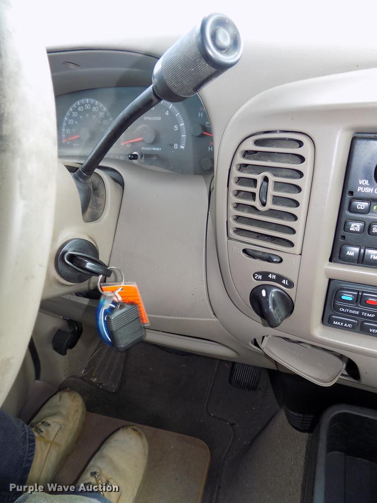 image for item DB8563 2002 Ford F150 SuperCab pickup truck