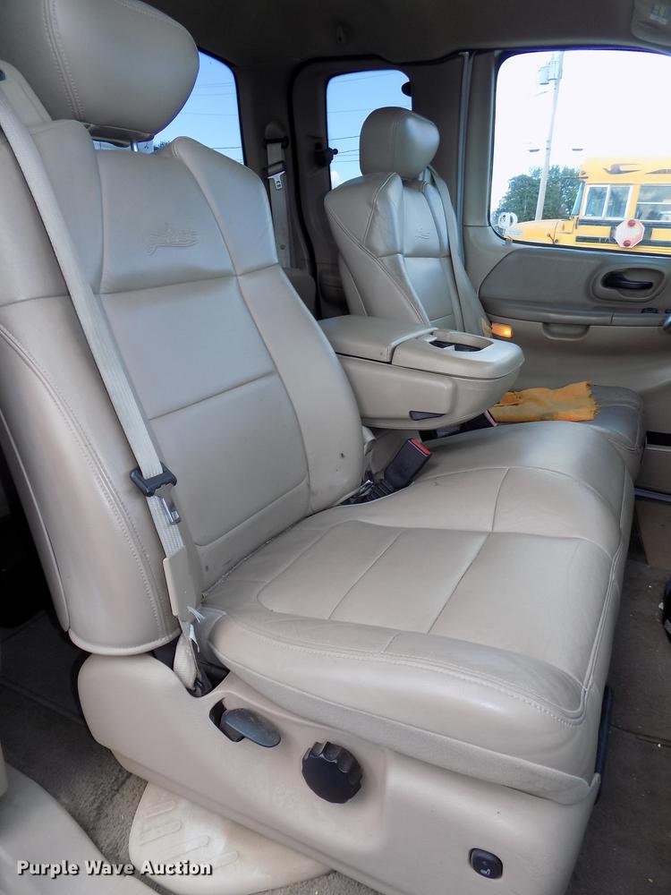 image for item DB8563 2002 Ford F150 SuperCab pickup truck