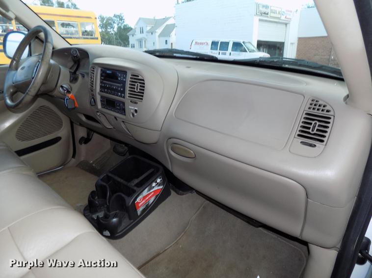 image for item DB8563 2002 Ford F150 SuperCab pickup truck