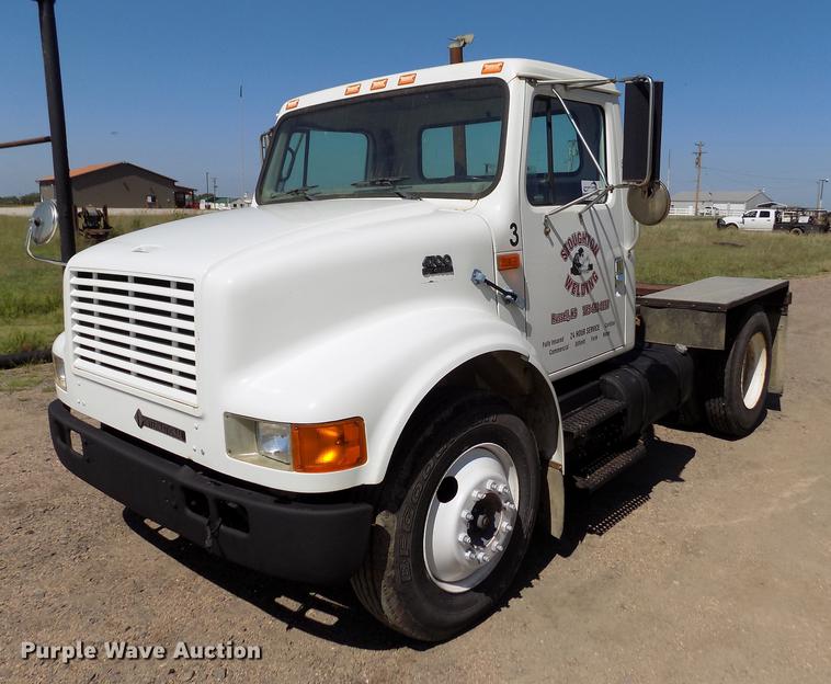 image for item DB9113 1999 International 4700 truck cab and chassis