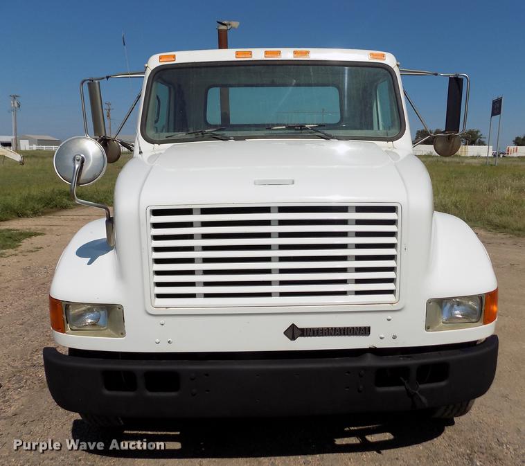 image for item DB9113 1999 International 4700 truck cab and chassis