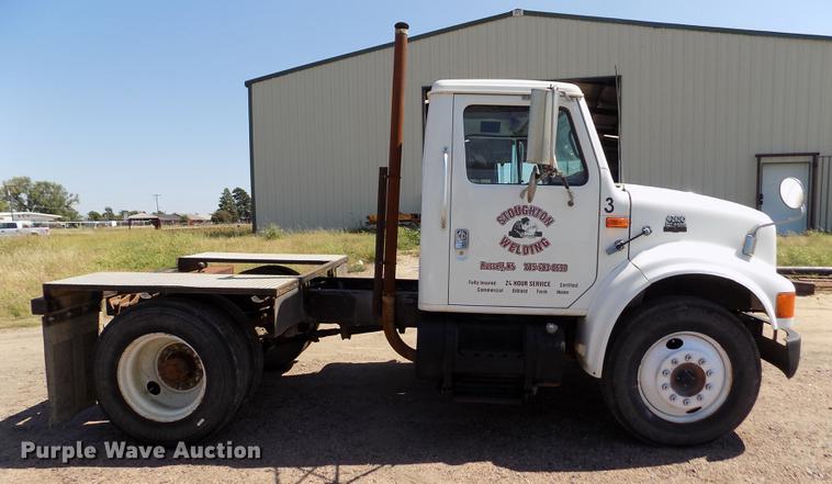 image for item DB9113 1999 International 4700 truck cab and chassis