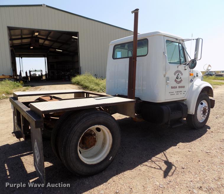 image for item DB9113 1999 International 4700 truck cab and chassis