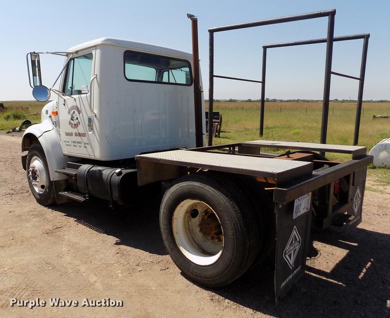 image for item DB9113 1999 International 4700 truck cab and chassis