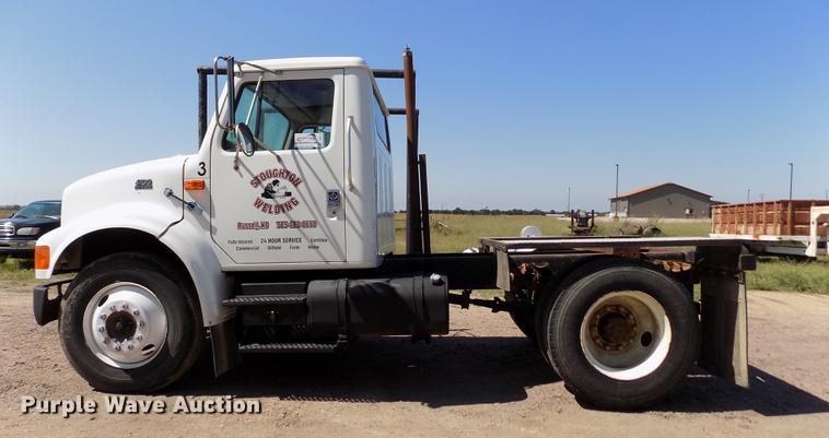 image for item DB9113 1999 International 4700 truck cab and chassis