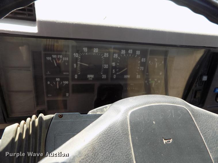 image for item DB9113 1999 International 4700 truck cab and chassis