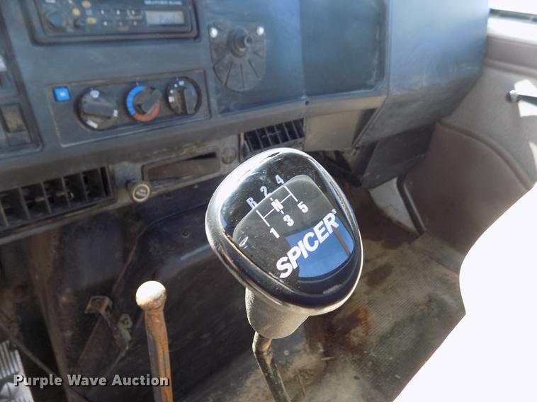 image for item DB9113 1999 International 4700 truck cab and chassis