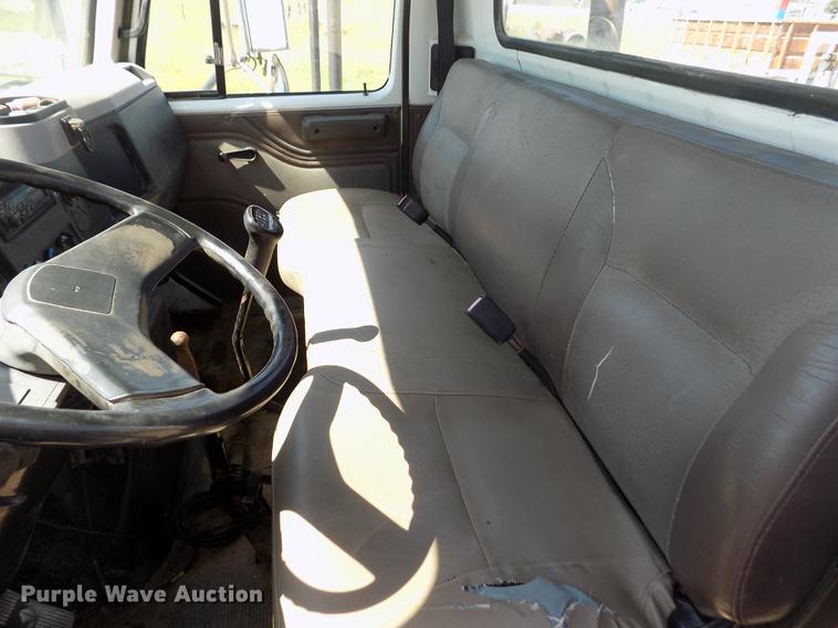 image for item DB9113 1999 International 4700 truck cab and chassis