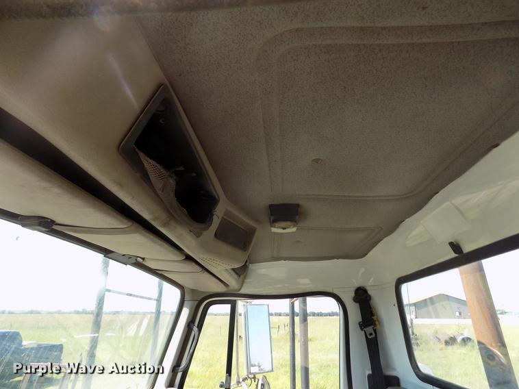 image for item DB9113 1999 International 4700 truck cab and chassis