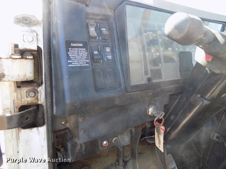 image for item DB9113 1999 International 4700 truck cab and chassis